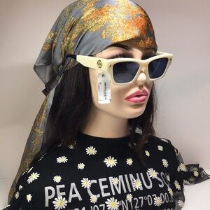 New Authentic Tory Burch TY7169U Sunglasses – Navy/Ivory Vintage Stripes